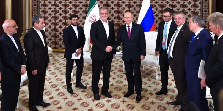 بوتين يحـــث إيران على قبول الاتفاق النووي مع إدارة ترامب