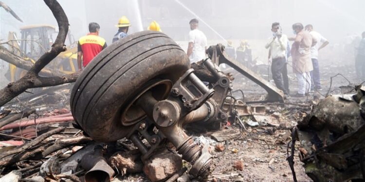 تحقيق يكشـــف مفاجأة مدوية في حادث الطائرة الهندية