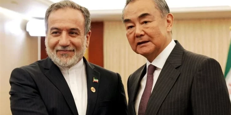 إيران والصين تناقشــــان التعاون العسكري المحتمل