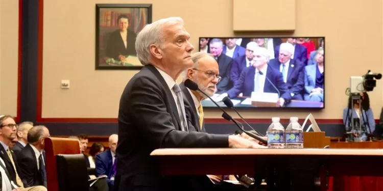 رؤساء جامعات أمريكية يواجهون اتهامات بـ”معاداة السامية” في مجلس النواب