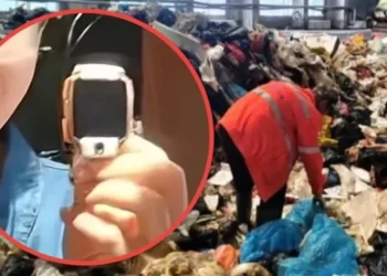 الصين.. إجبار عاملين على “نبش نفايات” بحثاً عن ساعة