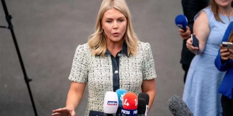 البيت الأبيض.. ترامب “فوجئ” بالغارات الإسرائيلية على سوريا