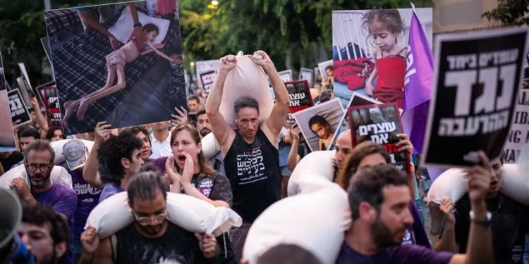 تل ابيب.. مظاهرات تطالب بوقف الحرب والمجاعة في غزة