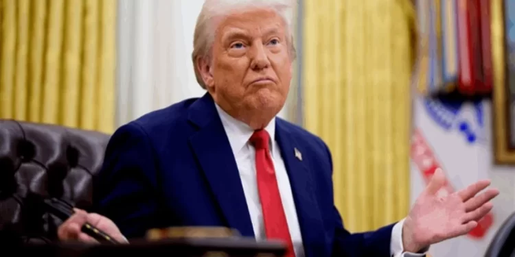 ترامب يلوح بقصف إيران مجدداً إذا عادت للتخصيب