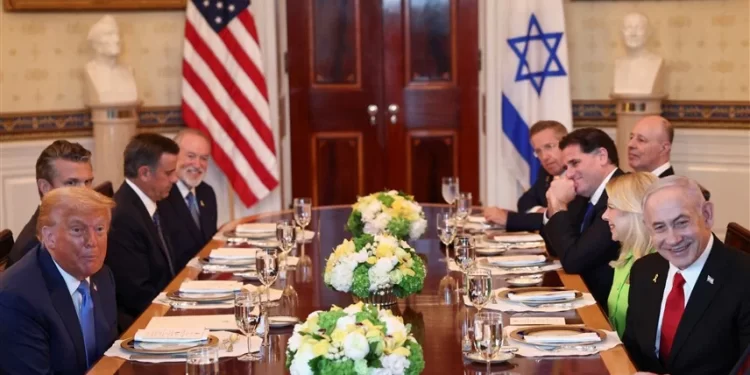 نتنياهو بعد لقائه ترامب.. نعمل على تحرير الرهائن وسنسحق حماس
