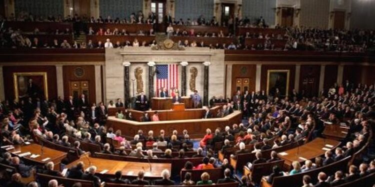 الكونجرس يطالب ترامب بتوضيـــح “سبب تعليــــق” شحنات الأسلحة لأوكرانيا