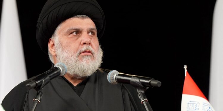 الصدر يتبرأ من 31 مرشحاً للانتخابات بدعوى انتمائهم للتيار الوطني الشيعي وسرايا السلام