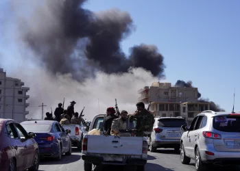 إسرائيل تصعد ضرباتها على سوريا بهجوم على دمشق مع استمرار اشتباكات السويداء