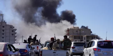 إسرائيل تصعد ضرباتها على سوريا بهجوم على دمشق مع استمرار اشتباكات السويداء