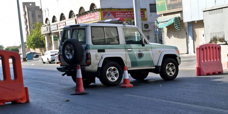 السعودية.. ضبط 7 نساء و5 رجال في شقة لـ”ممارسة الدعارة”