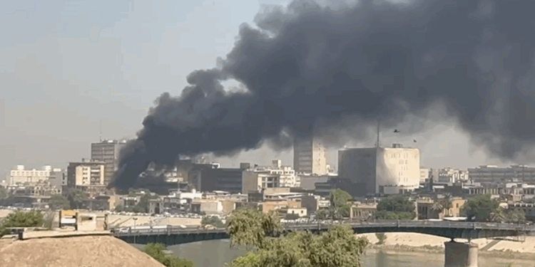 اندلاع حريق في شارع حافظ القاضي وسط بغداد دون تسجيل إصابات