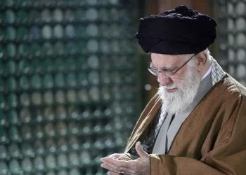 ايران.. 400 رجل دين إيراني يؤيدون فتوى قتل من يهدد خامنئي