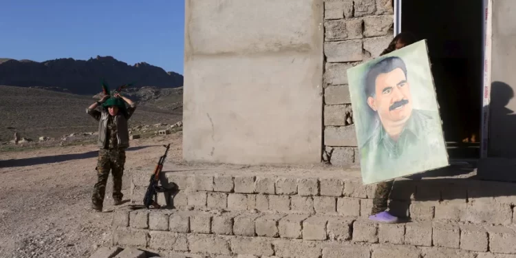 حزب موال للأكراد.. حزب العمال الكردستاني يبدأ تسليم الأسلحة بالعراق الجمعة