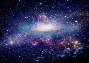 اكتشاف بنية كونية هائلة بكتلة 200 كوادريليون شمس