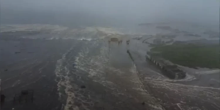 زلزال وثوران بركان شرق روسيا,, وموجات تسونامي تضرب سواحل الدول المطلة على المحيط الهادئ