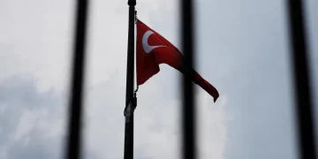 محكمة تركية تأمر بحبس رئيس بلدية أضنة احتياطيًا على خلفية تهم فساد