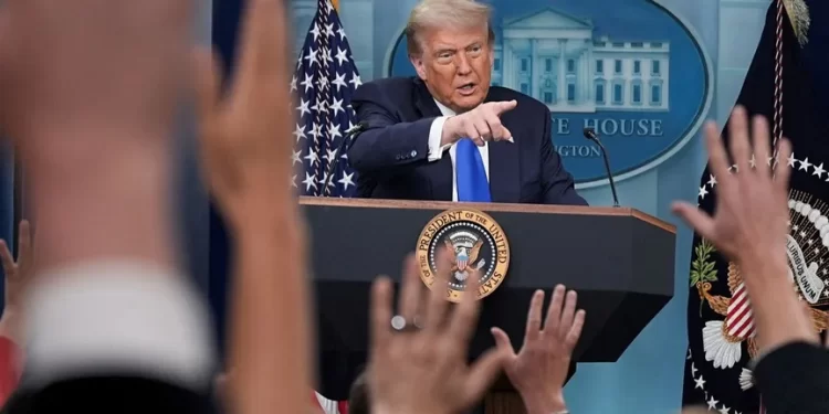 قراصنة مرتبطون بإيران يهددون بنشر رسائل مسؤولين من دائرة ترامب