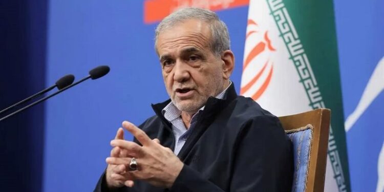 الرئيس الإيراني.. نسعى لتــــعزيز العلاقات مع دول الجوار وروسيا والصين