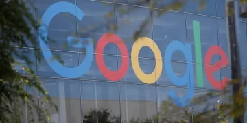 “غوغل” تدفع 2.4 مليار $ للاستحواذ على شركة ناشئة لتوظيف رئيسها