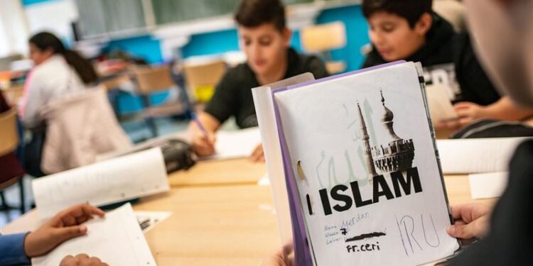 ألمانيا تــــدعو لــتدريس الدين الإسلامي في جميع مدارسها