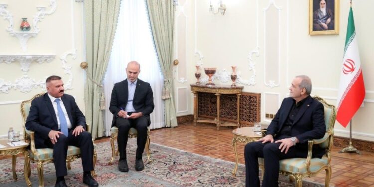 الرئيس الإيراني يستقبل وزير الداخلية العراقي لبحث التنسيق الأمني والخدمي لزيارة الأربعين