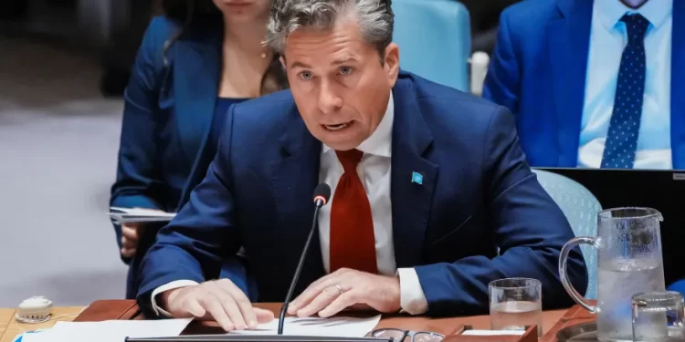 مسؤول بالأمم المتحدة يطالب إسرائيل بأدلة على اتهامها لموظفين بأن لهم صلات بحماس