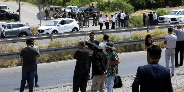 مقاتلو حزب العمال الكردستاني يبدأون تسليما رمزيا لأسلحتهم بالعراق