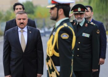 وزير الداخلية يصل إلى طهران في زيارة رسمية لتعزيز التعاون الأمني بين العراق وإيران