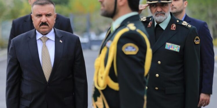 وزير الداخلية يصل إلى طهران في زيارة رسمية لتعزيز التعاون الأمني بين العراق وإيران