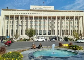 مصرف سوريا المركزي “يتجاهل” الدينار العراقي في نشرته الرسمية لسعر صرف الليرة