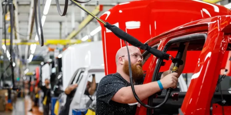 امريكا.. تباطؤ الصناعات التحويلية بفعل الرسوم الجمركية