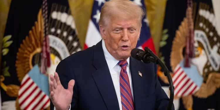 ترامب يهدد بضرب إيران مجددا إذا حاولت تخصيب اليورانيوم