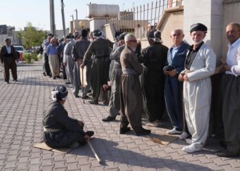 كردستان تباشر صرف رواتب أيار للموظفين والمتقاعدين