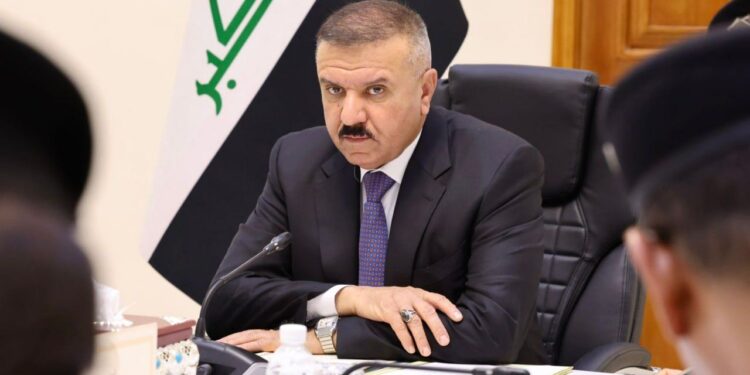 وزير الداخلية يترأس اجتماعاً أمنياً لبحث الاستعدادات لزيارة أربعينية الإمام الحسين (ع)