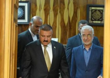 وزير الداخلية يصل إلى طهران في زيارة رسمية لتعزيز التعاون الأمني المشترك