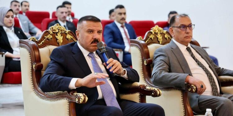 وزير الداخلية يزور مديرية الأمن السيبراني ويؤكد أهمية تعزيز أمن المعلومات وحماية البنى التحتية الرقمية