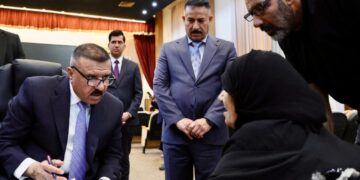 وزير الداخلية يشدد على استمرار متابعة احتياجات وطلبات أسر الشهداء والجرحى