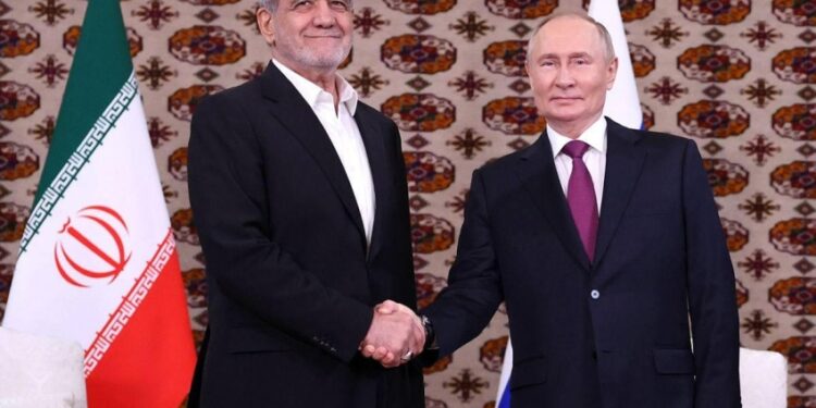 مصدر إيراني ينفي تلقي طهران رسالة من بوتين بشأن “التخصيب الصفري”