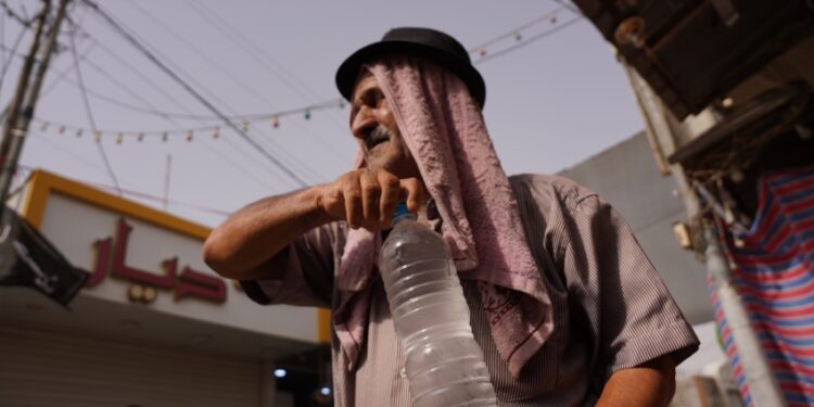 جو قاسٍ في العراق.. حرارة تلامس 50 مئوية ورطوبة خانقة تضاعف الشعور بالحر