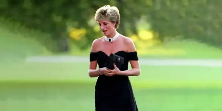 من فستان الانتقــــام لـ”ديانا” إلى حقيبة الصيف,,, هكذا يغيّر الذكاء الاصطناعي تجربة التسوق