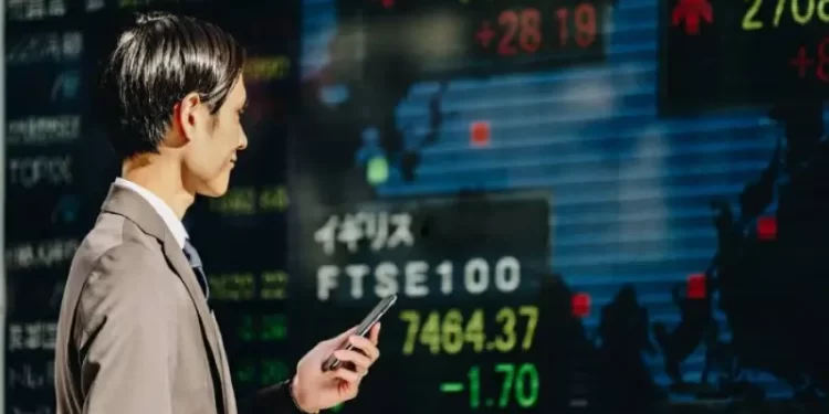 أسواق آسيا تتراجع وسط ارتفاع الدولار وعوائد السندات