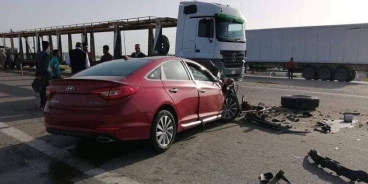 مصرع وإصابة 20 مدنياً بينهم نساء وأطفال في حوادث سير متفرقة بأربع محافظات