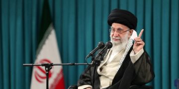 خامنئي: ليس وقت الصمت عن غزة.. والعار الأبدي لمن يدعم إسرائيل أو يمنع نصرة فلسطين