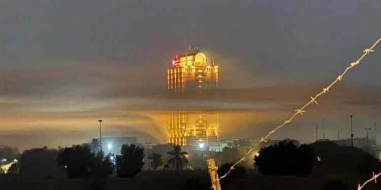 سحب ملوثة تزحف نحو بغداد.. 20 غازاً ساماً في سماء آب وتحذيرات من غياب المعالجات