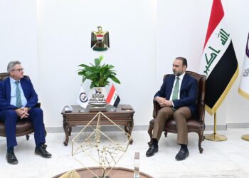 رئيس هيأة الإعلام والاتصالات يبحث مع القائم بأعمال السفارة البريطانية آليات ضبط المحتوى الرقمي وتعزيز الحماية القانونية