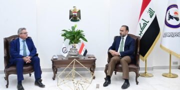 رئيس هيأة الإعلام والاتصالات يبحث مع القائم بأعمال السفارة البريطانية آليات ضبط المحتوى الرقمي وتعزيز الحماية القانونية