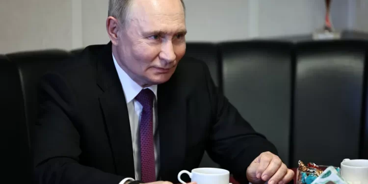 مكتب نتنياهو: رئيس الوزراء بحث الملف الإيراني هاتفياً مع الرئيس بوتين