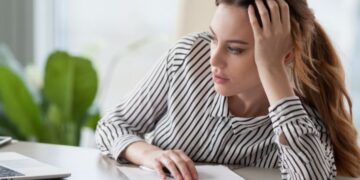 الملل.. ما الأسباب التي تجعل البعض أكثـــر عرضة للشعور به؟