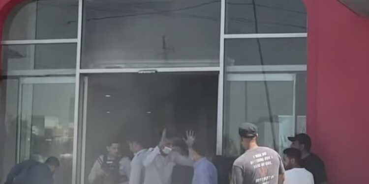 اندلاع حريق داخل مبنى شركة آسياسيل في المنصور دون تسجيل إصابات