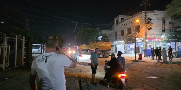 مدير بلدية المنصور يمنع تبليط شارع متهالك وسط استياء شعبي واسع